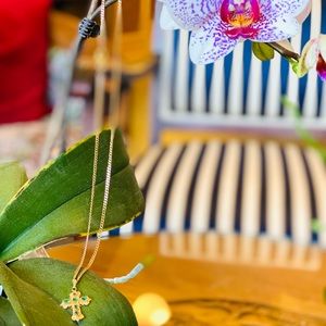 COPY - Selling a 10 Kt gold necklace with handmade 20 Kt gold cross with emeral…